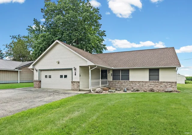 Photo 2 of Manufactured home for sale at 213 S Park Dr, Monticello, IN 47960 | MLS# 202626213 | Listing updated on 2026-09-01