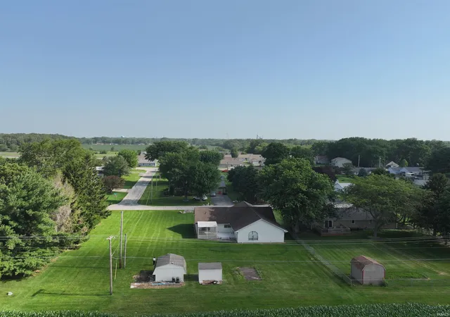 Photo 4 of Manufactured home for sale at 213 S Park Dr, Monticello, IN 47960 | MLS# 202626213 | Listing updated on 2026-09-01