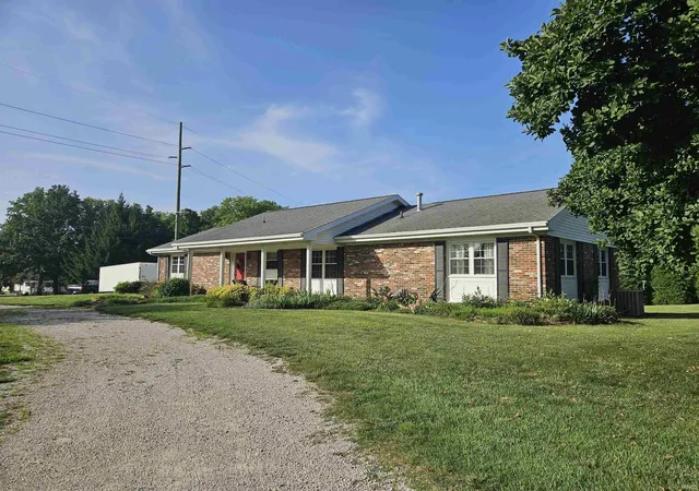 3rd image of 1643 Spruce Dr, Vincennes, IN 47591 | MLS# 202626214