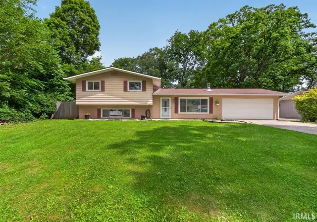 Photo 2 of Sale Pending at 3728 Spruce Dr, Fort Wayne, IN 46809 | MLS# 202626250 | Listing updated on 2026-07-05