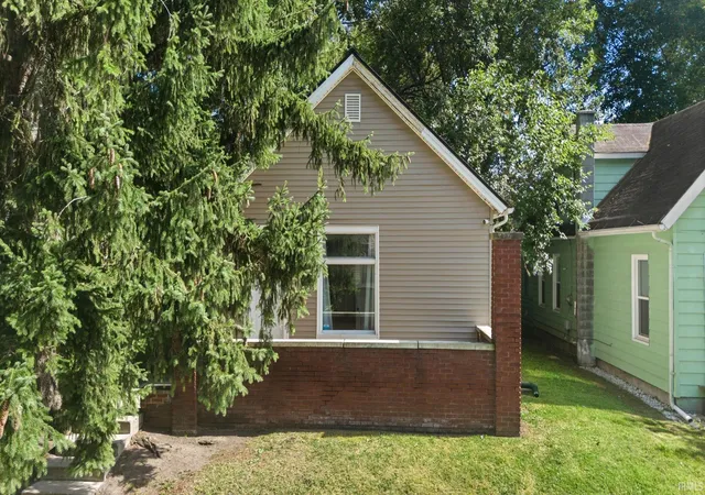 Manufactured home for sale at 421 Poplar St, Fort Wayne, IN 46802 | MLS# 202626253