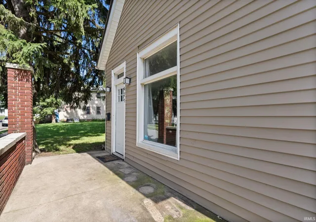 Photo 2 of Manufactured home for sale at 421 Poplar St, Fort Wayne, IN 46802 | MLS# 202626253 | Listing updated on 2026-08-24