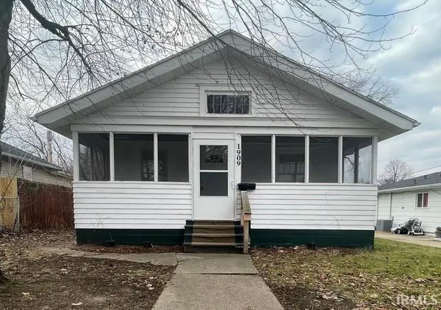 Homes for sale in South Bend, IN | 1909 S Brookfield St, South Bend, IN 46613 | MLS# 202626255
