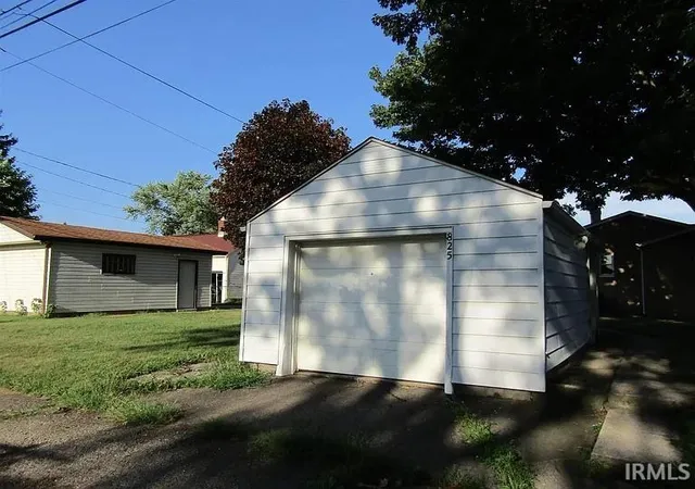 13th image of 825 Camden St, South Bend, IN 46619 | MLS# 202626258