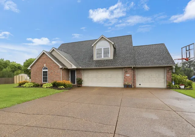 Homes for sale in Newburgh, IN | 5885 Wayside Ct, Newburgh, IN 47630 | MLS# 202626263