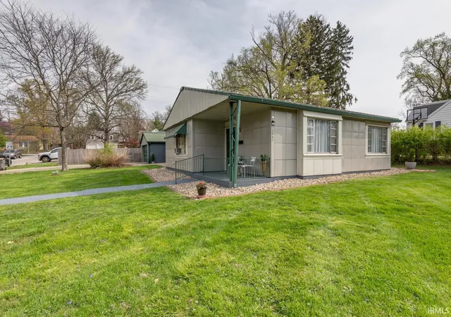 Homes for sale in Bloomington, IN | 1901 E Maxwell Ln, Bloomington, IN 47401 | MLS# 202626268
