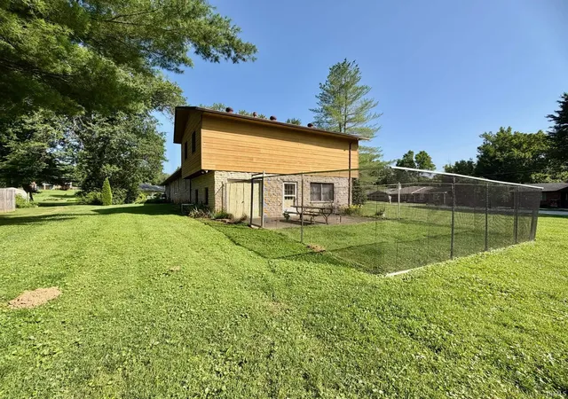 4th image of 417 Sycamore Dr, Bedford, IN 47421 | MLS# 202626290