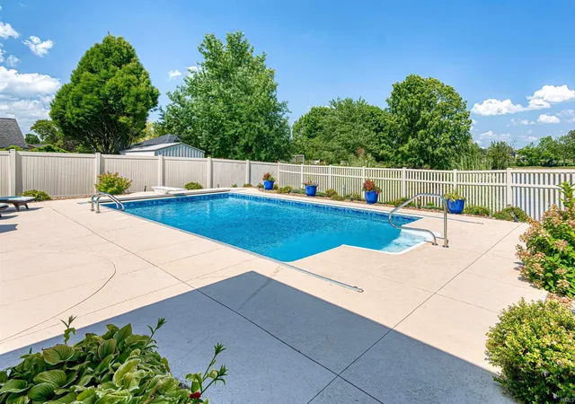 3rd image of 1000 Kingswood Dr, Evansville, IN 47715 | MLS# 202626293