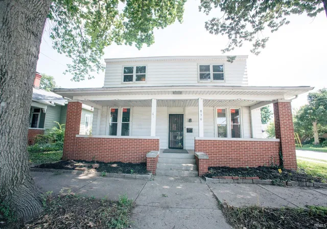 1st image of 830 Perry St, Vincennes, IN 47591 | MLS# 202626326