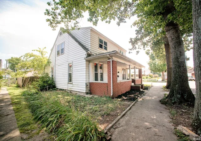 2nd image of 830 Perry St, Vincennes, IN 47591 | MLS# 202626326