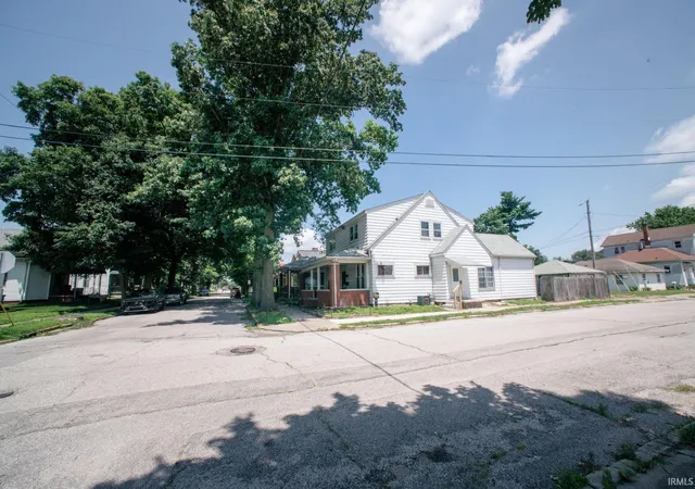 4th image of 830 Perry St, Vincennes, IN 47591 | MLS# 202626326