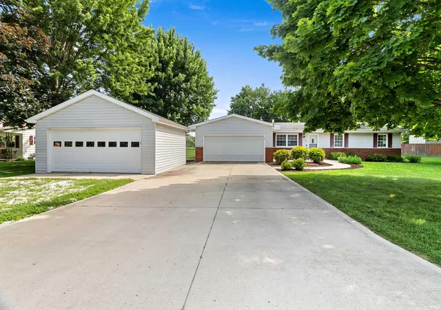 2nd image of 221 W 8th St, Matthews, IN 46957 | MLS# 202626333
