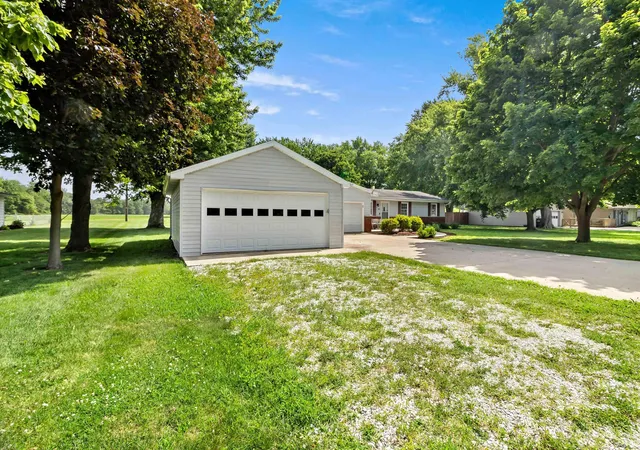 33rd image of 221 W 8th St, Matthews, IN 46957 | MLS# 202626333