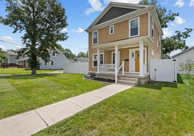 Photo 2 of Sale Pending at 617 W Jefferson St, Kokomo, IN 46901 | MLS# 202626341 | Listing updated on 2026-07-20