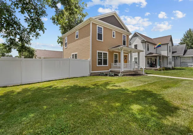 Photo 3 of Sale Pending at 617 W Jefferson St, Kokomo, IN 46901 | MLS# 202626341 | Listing updated on 2026-07-20
