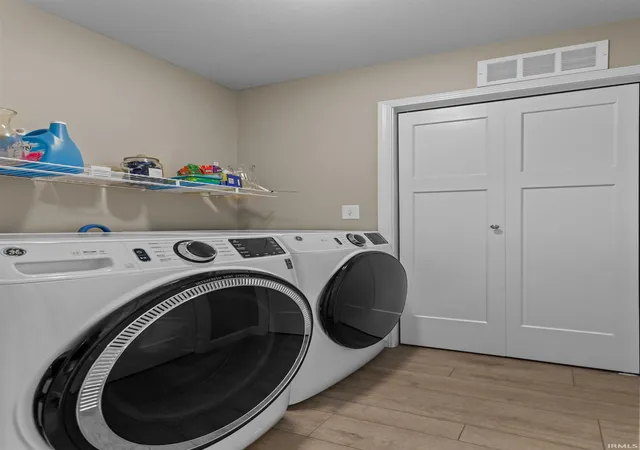 Photo 4 of Sale Pending at 617 W Jefferson St, Kokomo, IN 46901 | MLS# 202626341 | Listing updated on 2026-07-20