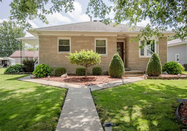 1st image of 207 S Franklin St, Lynn, IN 47355 | MLS# 202626347