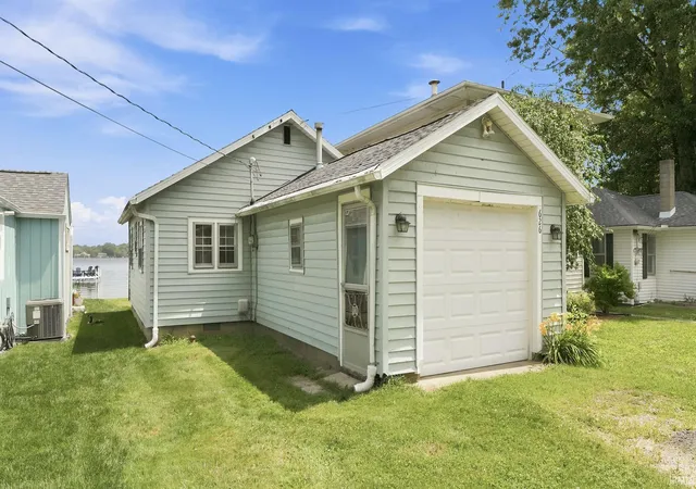 Homes for sale in Warsaw, IN | 626 E Lakewood Ave, Warsaw, IN 46580 | MLS# 202626348