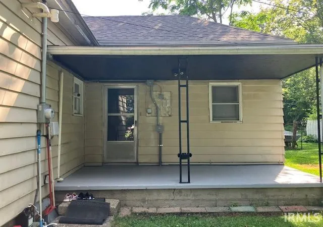 3rd image of 917 W 4Th St, Mount Carmel, IL 62863 | MLS# 202626380