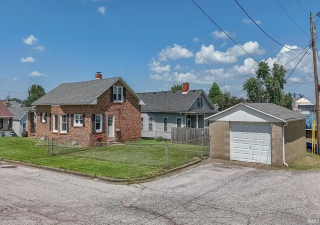 Homes for sale in Evansville, IN | 2624 Edgewood Dr, Evansville, IN 47712 | MLS# 202626383