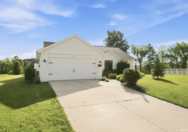 Photo 4 of Sale Pending at 207 Hamilton Meadows Cvs, Fort Wayne, IN 46814 | MLS# 202626504 | Listing updated on 2026-07-08