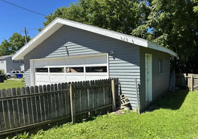 Photo 3 of Sale Pending at 815 N Courtland Ave, Kokomo, IN 46901 | MLS# 202626521 | Listing updated on 2026-07-16