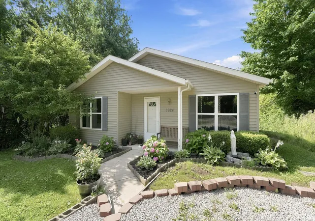 Photo 2 of Sale Pending at 3924 E Sherwood Ter, Fort Wayne, IN 46806 | MLS# 202626523 | Listing updated on 2026-07-07