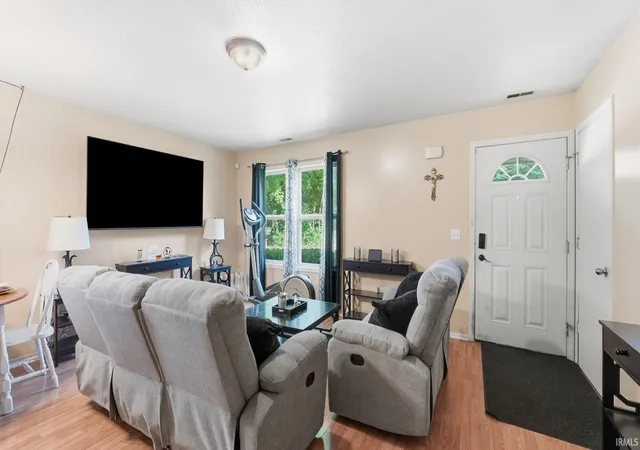 Photo 3 of Sale Pending at 3924 E Sherwood Ter, Fort Wayne, IN 46806 | MLS# 202626523 | Listing updated on 2026-07-07