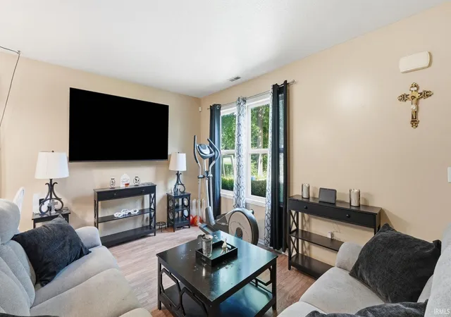 Photo 3 of Sale Pending at 3924 E Sherwood Ter, Fort Wayne, IN 46806 | MLS# 202626523 | Listing updated on 2026-07-07