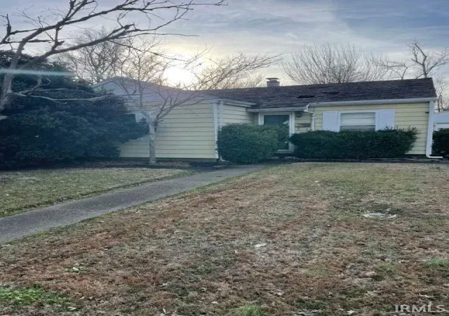 Homes for sale in Evansville, IN | 1303 Macarthur Dr, Evansville, IN 47714 | MLS# 202626525