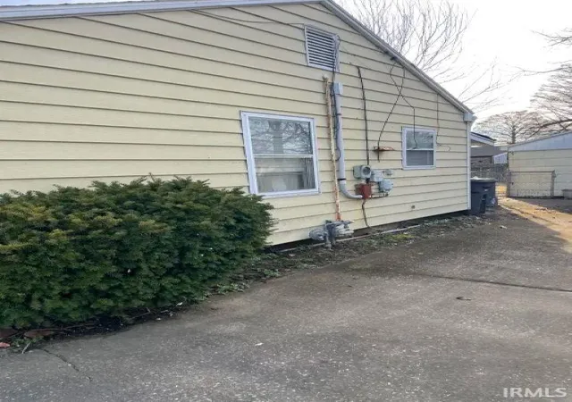 Homes for sale in Evansville, IN | 1303 Macarthur Dr, Evansville, IN 47714 | MLS# 202626525