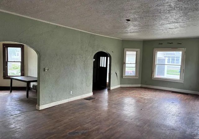 4th image of 502 N Jefferson St, Hartford City, IN 47348 | MLS# 202626529