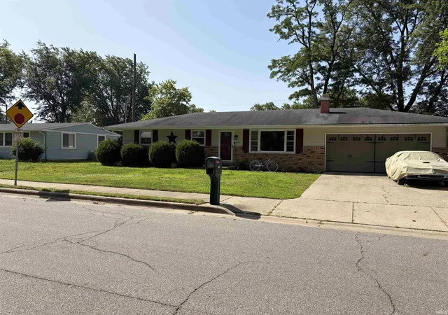 Photo 1 of Sale Pending at 825 W Lowell Ave, Mishawaka, IN 46545 | MLS# 202626532 | Listing updated on 2026-07-05