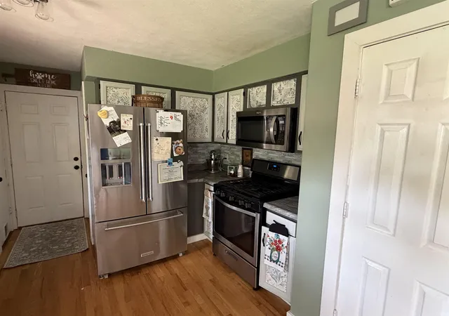 Photo 4 of Sale Pending at 825 W Lowell Ave, Mishawaka, IN 46545 | MLS# 202626532 | Listing updated on 2026-07-05