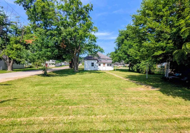 19th image of 1102 N Monroe St, Hartford City, IN 47348 | MLS# 202626577