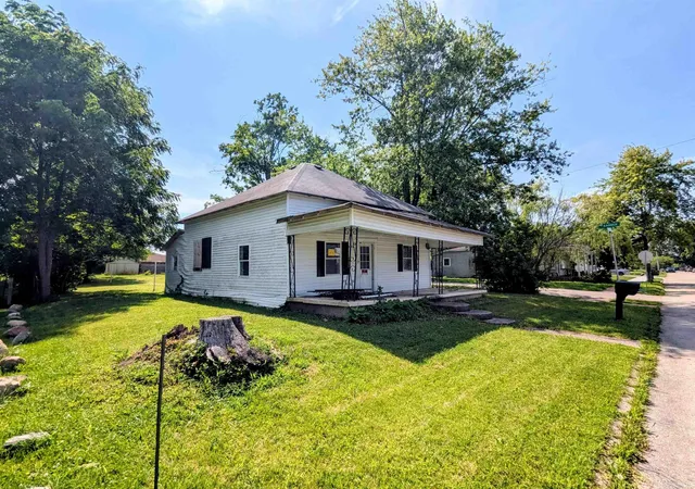 3rd image of 1102 N Monroe St, Hartford City, IN 47348 | MLS# 202626577
