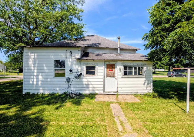 5th image of 1102 N Monroe St, Hartford City, IN 47348 | MLS# 202626577