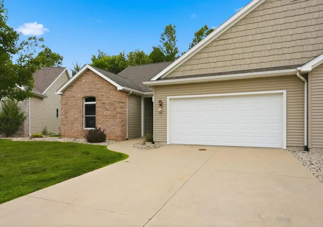 Homes for sale in Angola, IN | 517 Williamson Cir, Angola, IN 46703 | MLS# 202626601
