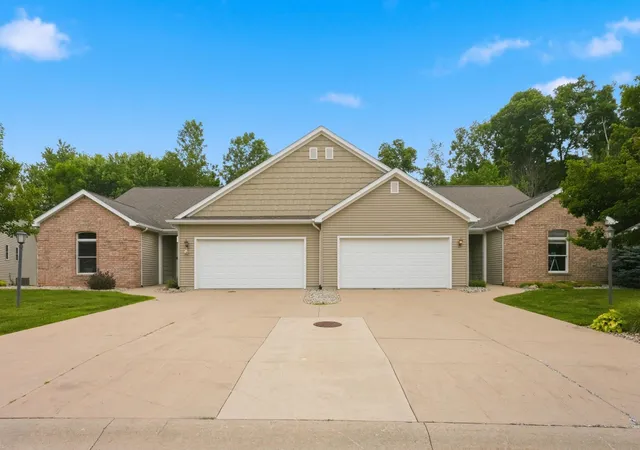 Homes for sale in Angola, IN | 517 Williamson Cir, Angola, IN 46703 | MLS# 202626601