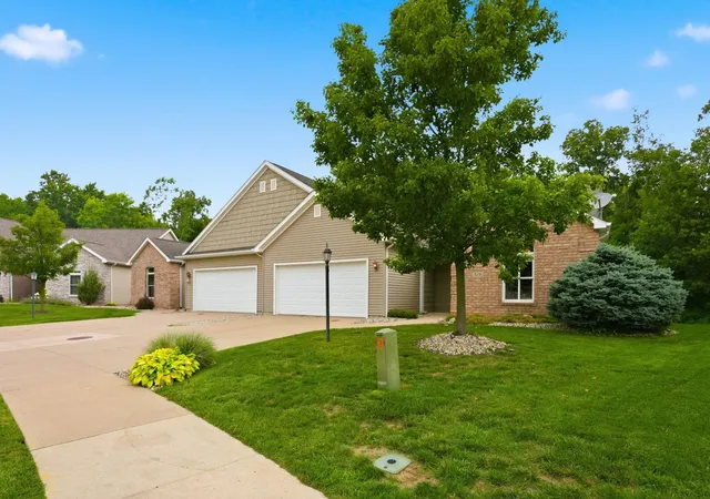 Homes for sale in Angola, IN | 517 Williamson Cir, Angola, IN 46703 | MLS# 202626601