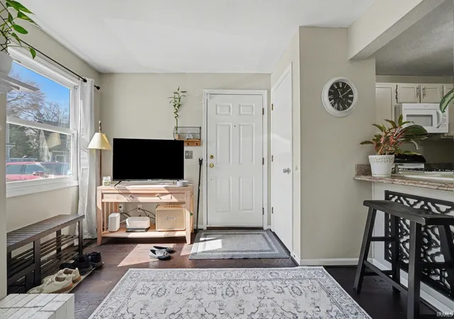 2nd image of 1433 N Oakhill Dr, South Bend, IN 46637 | MLS# 202626608