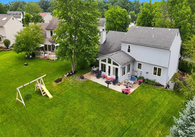 Photo 2 of Sale Pending at 1222 Old Brg Pl, Fort Wayne, IN 46825 | MLS# 202626627 | Listing updated on 2026-07-20