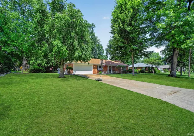 Photo 2 of Sale Pending at 213 N Bayberry Ln, Muncie, IN 47304 | MLS# 202626645 | Listing updated on 2026-08-29