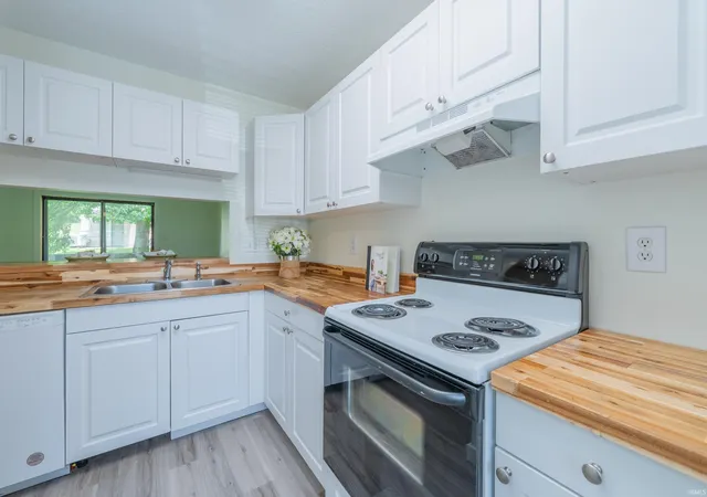 2nd image of 563 E Graham Pl, Bloomington, IN 47401 | MLS# 202626695