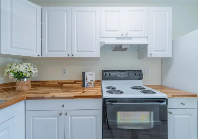3rd image of 563 E Graham Pl, Bloomington, IN 47401 | MLS# 202626695