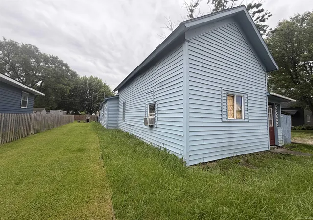 Photo 3 of Sale Pending at 516 E Grant St, Hartford City, IN 47348 | MLS# 202626720 | Listing updated on 2026-09-14
