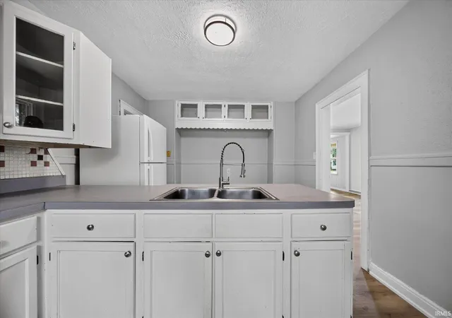 Photo 4 of Sale Pending at 601 E Irvington Ave, South Bend, IN 46614 | MLS# 202626742 | Listing updated on 2026-07-22