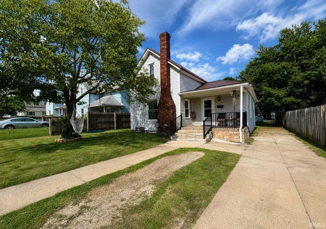 Homes for sale in Bremen, IN | 916 N Center St, Bremen, IN 46506 | MLS# 202626748