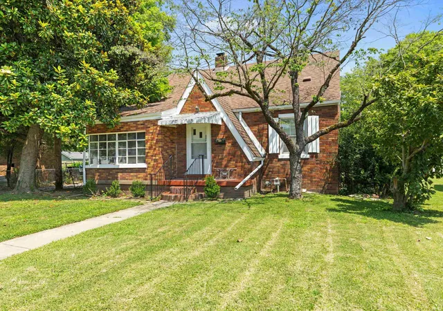 Photo 3 of Sale Pending at 1900 E Michigan St, Evansville, IN 47711 | MLS# 202626755 | Listing updated on 2026-09-01