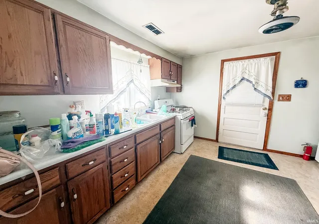 Photo 3 of Sale Pending at 920 W Jackson St, Kokomo, IN 46901 | MLS# 202626777 | Listing updated on 2026-08-20